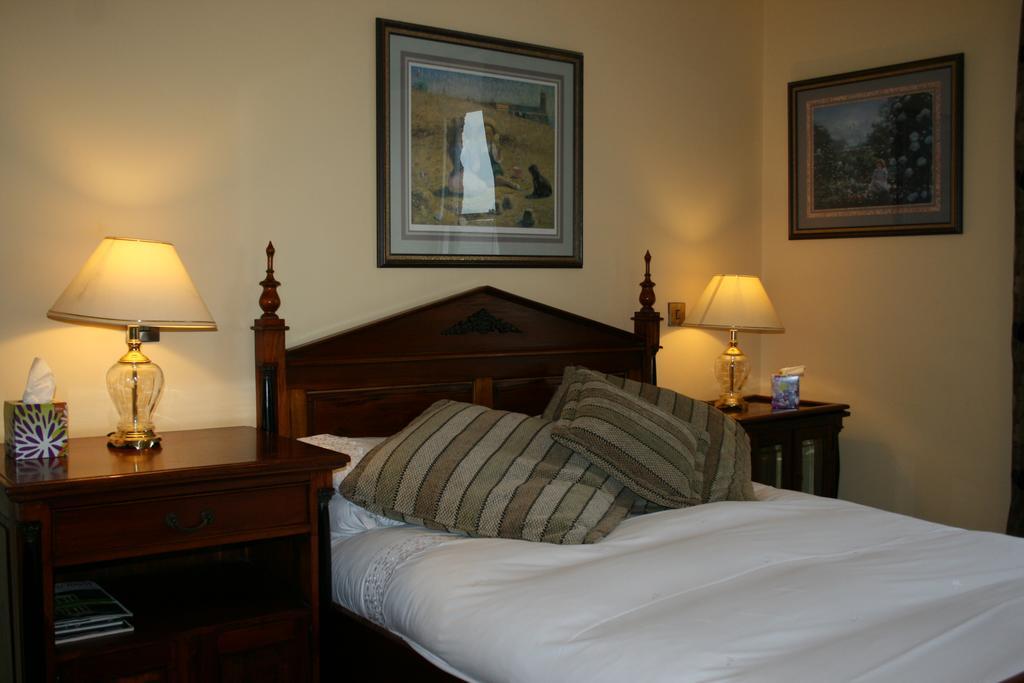 The Wyvill Arms Hotel Leyburn Room photo