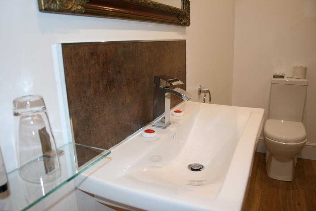 The Wyvill Arms Hotel Leyburn Room photo
