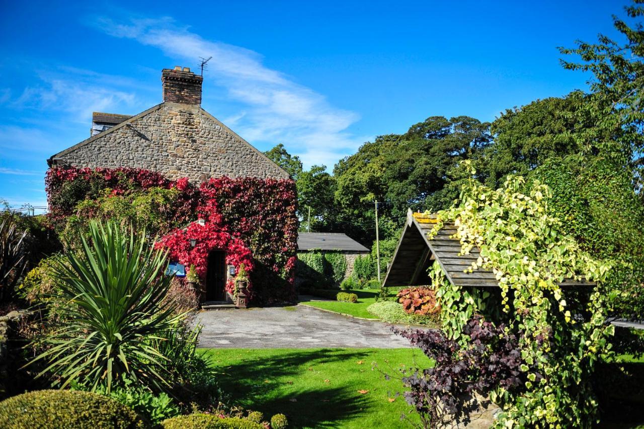 The Wyvill Arms Hotel Leyburn Exterior photo